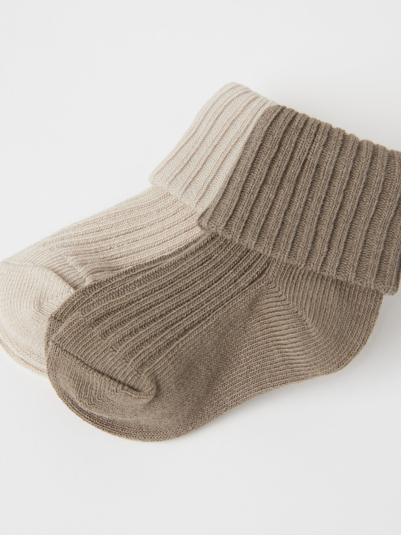 Organic Cotton Beige Baby Socks from the Polarn O. Pyret baby collection. Nordic baby clothes made from sustainable sources.