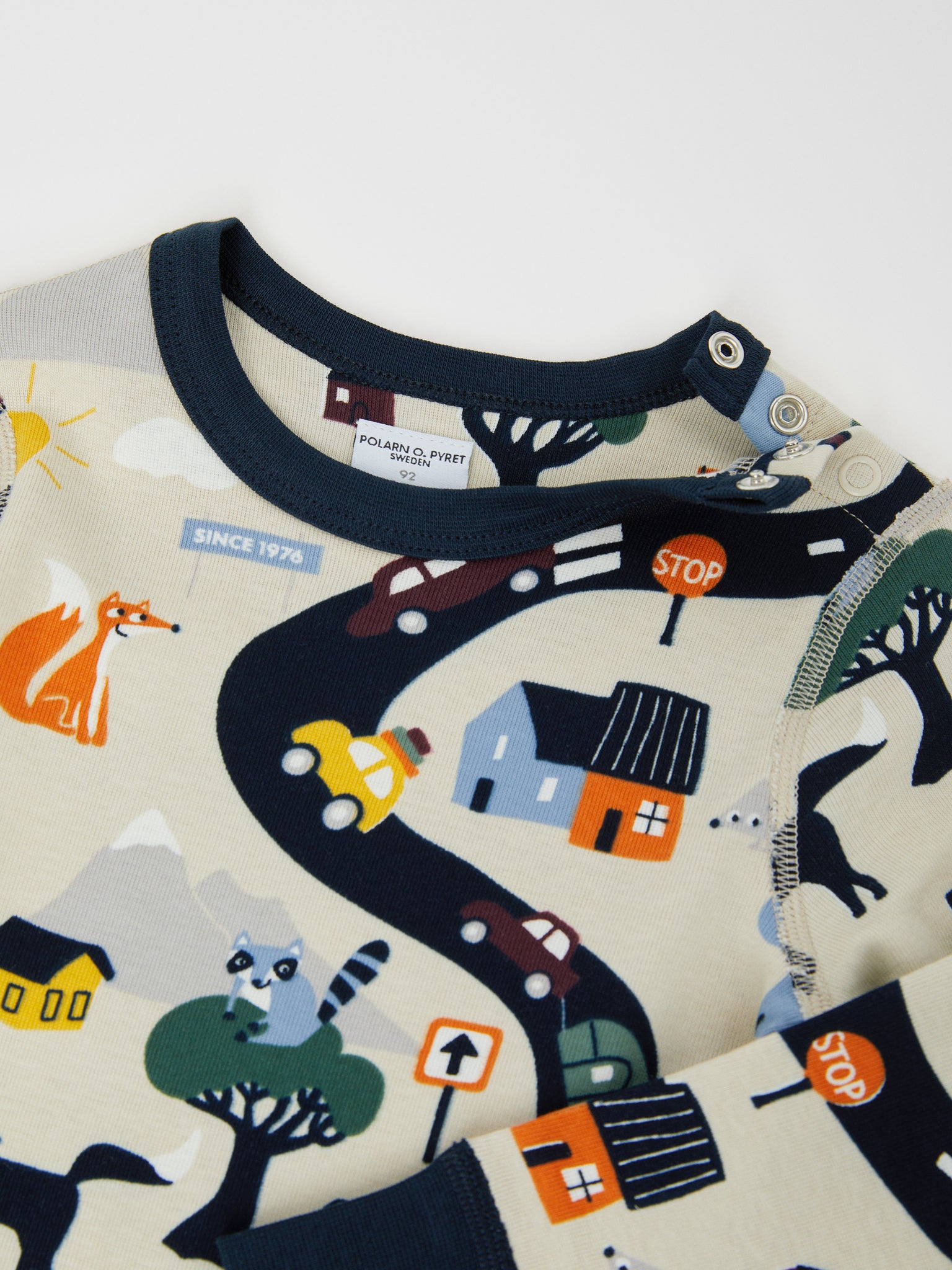 Cotton Car Print Beige Kids Top from the Polarn O. Pyret kids collection. Made using 100% GOTS Organic Cotton