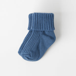 Organic Cotton Blue Baby Socks from the Polarn O. Pyret Kidswear collection. Nordic kids clothes made from sustainable sources.