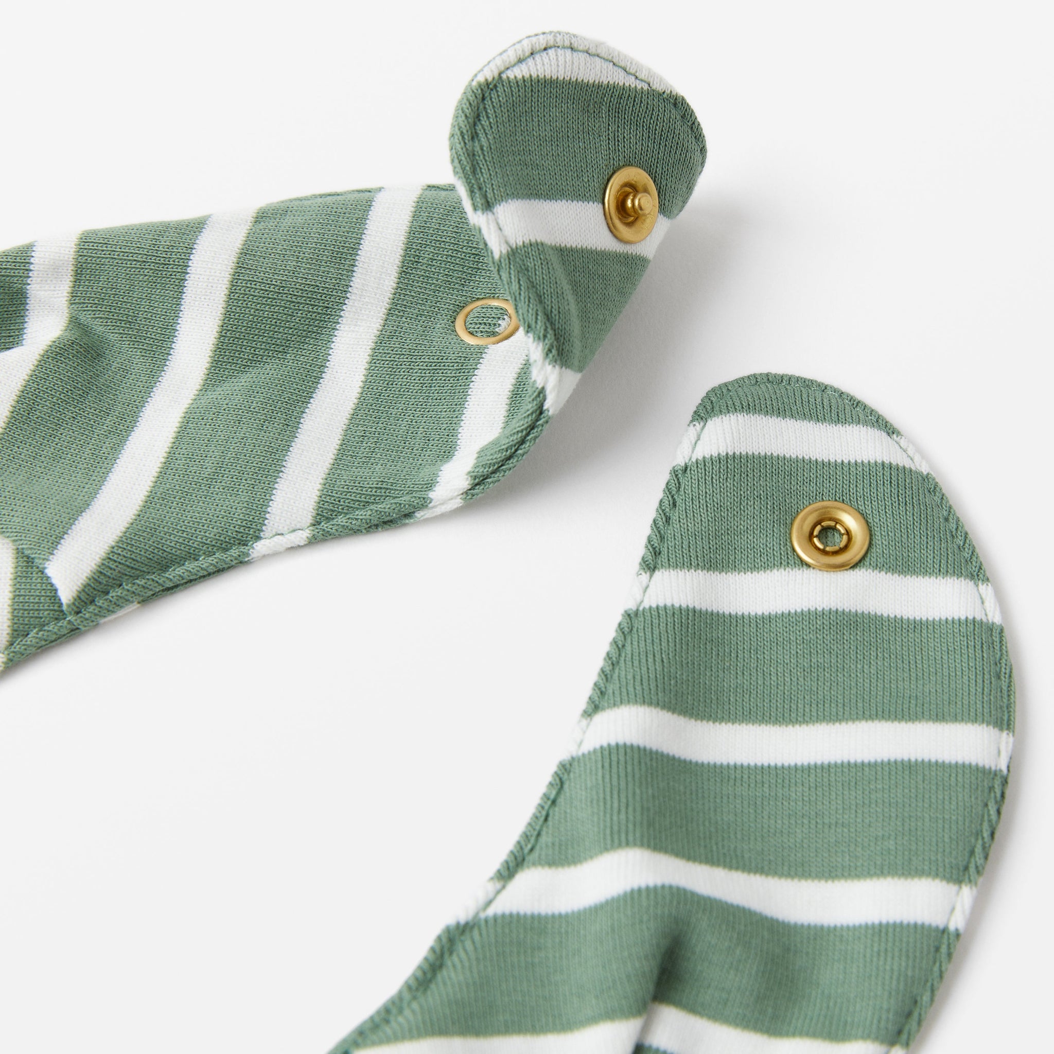 Organic Cotton Green Baby Bib from the Polarn O. Pyret Kidswear collection. Nordic kids clothes made from sustainable sources.