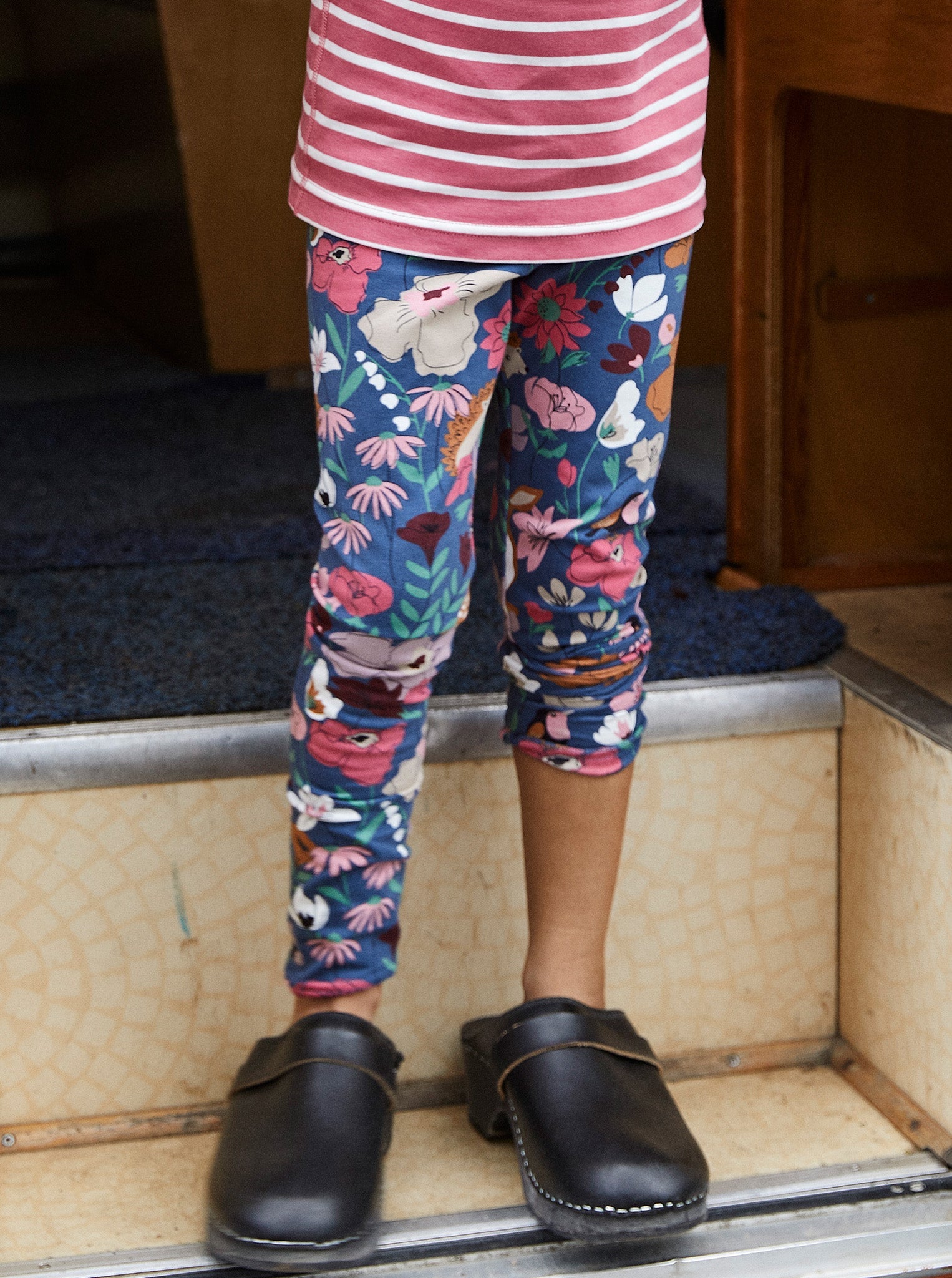 Blue Nordic Floral Kids Leggings from the Polarn O. Pyret Kidswear collection. The best ethical kids clothes