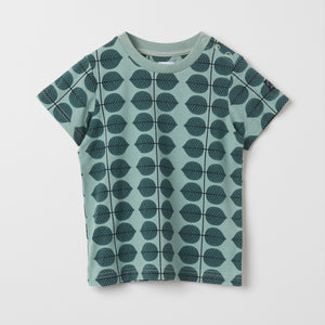 Green Scandi Print Kids T-Shirt from the Polarn O. Pyret kidswear collection. Nordic kids clothes made from sustainable sources.