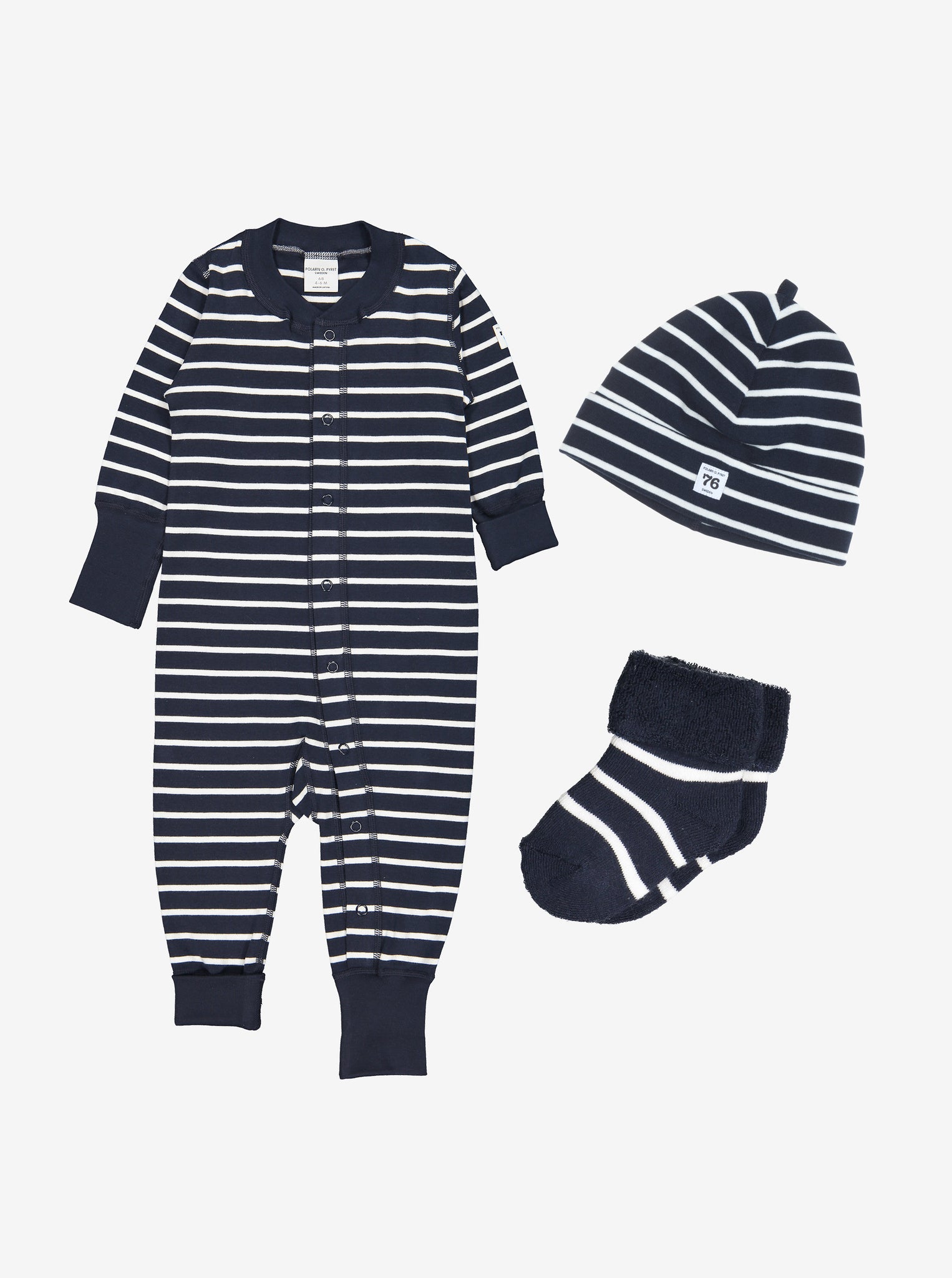 PO.P classic newborn baby set in navy and whitein cluding sleepsuit, hat and baby socks